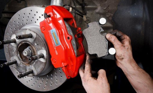Признаки износа тормозных колодок: как вовремя заметить проблему